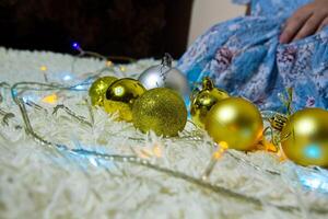 Kerstmis achtergrond met bubbels, kleurrijk Kerstmis lichten, Kerstmis decoraties foto