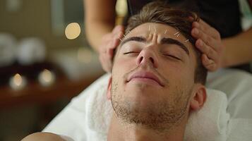 ai gegenereerd een Mens ontvangen acupunctuur behandeling gezicht en massage in kliniek spa foto