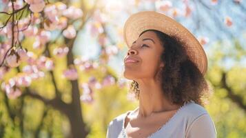 ai gegenereerd een vrouw genieten van een ontspannen wandelen in een park bewonderend de voorjaar bloei en weken omhoog de zonneschijn foto