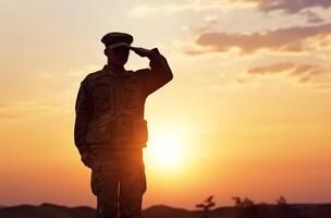 ai gegenereerd silhouet van een soldaat groet Bij zonsondergang foto