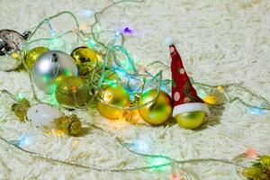 Kerstmis achtergrond met bubbels, kleurrijk Kerstmis lichten, Kerstmis decoraties foto