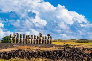 oude moai van ahu tongariki Aan Pasen eiland of rapa nui in Chili foto