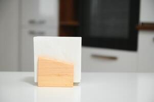 houten servet houder in keuken foto