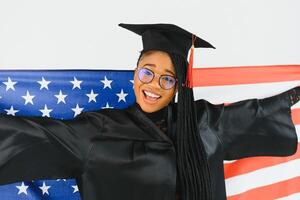gelukkig vrouw leerling met Verenigde Staten van Amerika vlag achtergrond. aan het studeren in Verenigde Staten van Amerika conceptuele foto