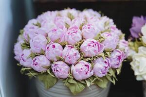 bloemen gemaakt van polymeer klei. boeket van kunstmatig bloemen. foto