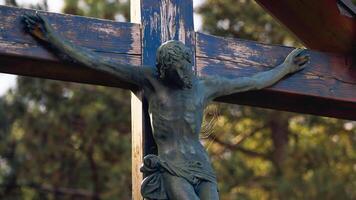 gekruisigd Jezus Christus in de berg foto