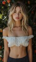 ai gegenereerd portret van een lief jong blond vrouw in een wit polka punt blouse te midden van zomer weelderig fruit bomen foto