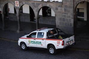 cusco, Peru, 2015 - nationaal Politie auto geparkeerd in plein zuiden Amerika foto