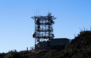 monteren diablo, ca, 2015 - communicatie toren tegen blauw lucht foto