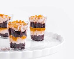 pudding cups geregeld in een circulaire presentatie foto