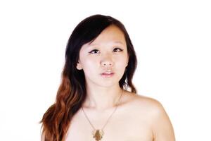 horizontaal kaal schouder portret Chinese vrouw met ketting foto