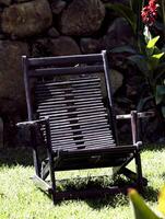 zwart houten stoel zittend Aan gras toevlucht Peru foto