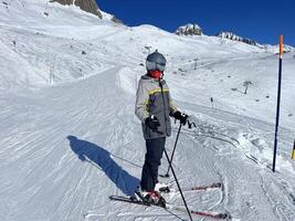 Zwitsers Alpen. berg ski. snowboarden. winter tijd. sport. skiërs. foto