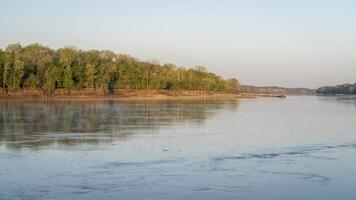 voorjaar zonsopkomst over- de Missouri rivier- Bij dalton bodem foto