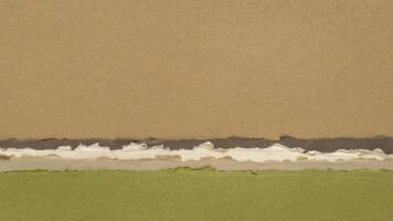 abstract landschap in bruin en groen pastel tonen - een verzameling van handgemaakt vod papieren foto