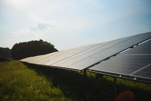 macht fabriek gebruik makend van hernieuwbaar zonne- energie foto