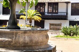 de fontein in de plein van de oud stad- van icod de los Vinos Aan de eiland van tenerife.spanje foto