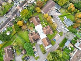 antenne visie van woon- wijk en echt landgoed huizen Bij hemel hennepstad stad van Engeland uk. november 5e, 2023 foto