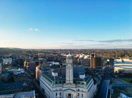 hoog hoek visie van gebouwen Bij stad centrum en downtown van luton, Engeland Verenigde koninkrijk. dec 1e, 2023 foto