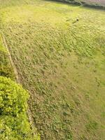 hoog hoek visie van Brits platteland landschap Bij hapering stad van Engeland uk foto