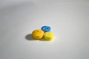 drie geneesmiddelen voor schizofrenie lijders Aan een duidelijk wit achtergrond foto