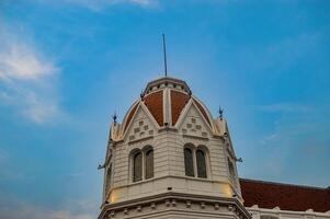 een Surabaya kunsten raad gebouw foto