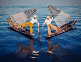 traditioneel Birmees visser Bij inle meer Myanmar foto