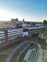 hoog hoek visie van gebouwen Bij stad centrum en downtown van luton, Engeland Verenigde koninkrijk. dec 1e, 2023 foto