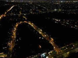 antenne visie van verlichte centraal luton stad van Engeland uk gedurende nacht. november 27e, 2023 foto