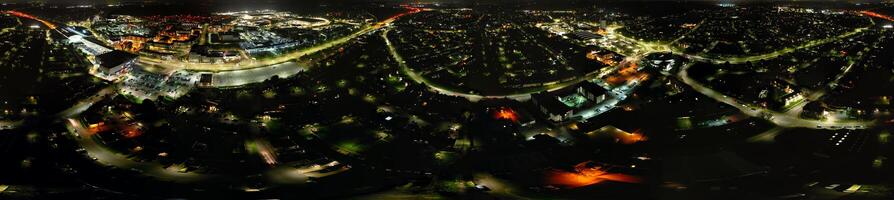 antenne panoramisch visie van verlichte centraal hatfield stad van Engeland uk gedurende nacht. maart 9e, 2024 foto