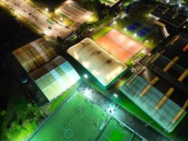 hoog hoek nacht beeldmateriaal van verlichte centraal welwyn tuin stad van Engeland, Verenigde koninkrijk, maart 1e, 2024 foto