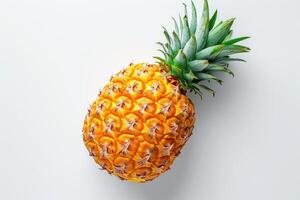 ai gegenereerd vers geheel ananas aan het liegen Aan een schoon wit achtergrond een rijp ananas met levendig groen bladeren grimmig contrasten tegen een ongerept wit oppervlakte in een gemakkelijk samenstelling. foto