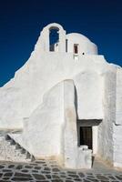 Grieks orthodox kerk van panagia paraportiani in stad- van koor Aan Mykonos eiland foto