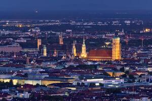 nacht antenne visie van München, Duitsland foto