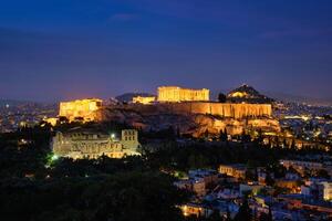 iconisch Parthenon tempel Bij de acropolis van Athene, Griekenland foto