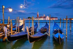 san Giorgio maggiore kerk met vol maan. Venetië, Italië foto