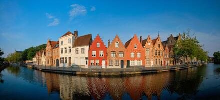 kanaal en oud huizen. Brugge Brugge , belgie foto