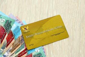 Indonesisch gouden sociaal veiligheid kaart oorspronkelijk gebeld kartu perlindungan sociaal foto