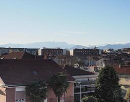 horizon visie van de stad van settimo torinese foto