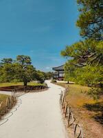 Japan park natuur en een oud gebouw foto