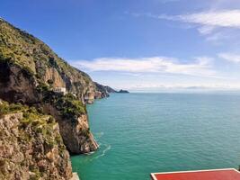 de prachtig amalfi kust in Italië is gevierd voor haar adembenemend kust- vergezichten, charmant dorpen, en rijk cultureel erfenis. foto