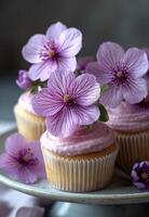 ai gegenereerd cupcakes met roze bloemen Aan donker achtergrond foto