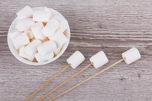 kom met marshmallows foto