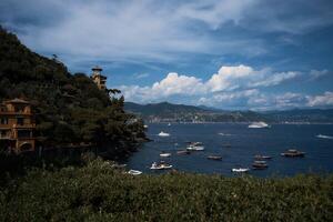 straten, baaien en jachten Aan de charmant kust van portofino in noordelijk Italië Aan een zomer dag foto