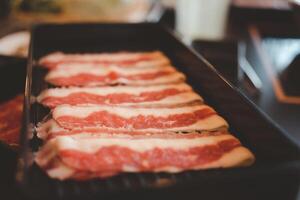 premie kwaliteit gesneden rundvlees gebruikt voor sukiyaki en shabu foto