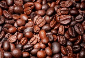 vers koffie bonen, droog of geroosterd voor slijpen naar maken vers koffie, espresso. koffie bonen, populair drankjes. foto