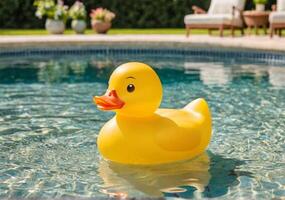 ai gegenereerd geel rubber eend in de water in de zwembad in de achtertuin van een mooi huis. zacht daglicht. foto