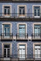 Lissabon gebouwen met typisch traditioneel Portugees tegels Aan de muur in Lissabon, Portugal foto