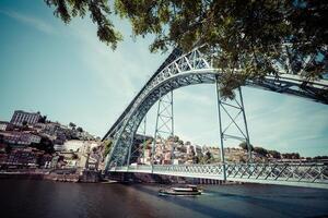 stad van porto in Portugal. Ponte luiz ik brug over- douro rivier- en historisch architectuur van de oud dorp. foto