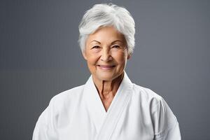 ai gegenereerd gelukkig senior karate vrouw in opleiding in Sportschool foto